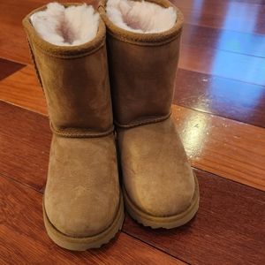 Girls Ugg boots size 10